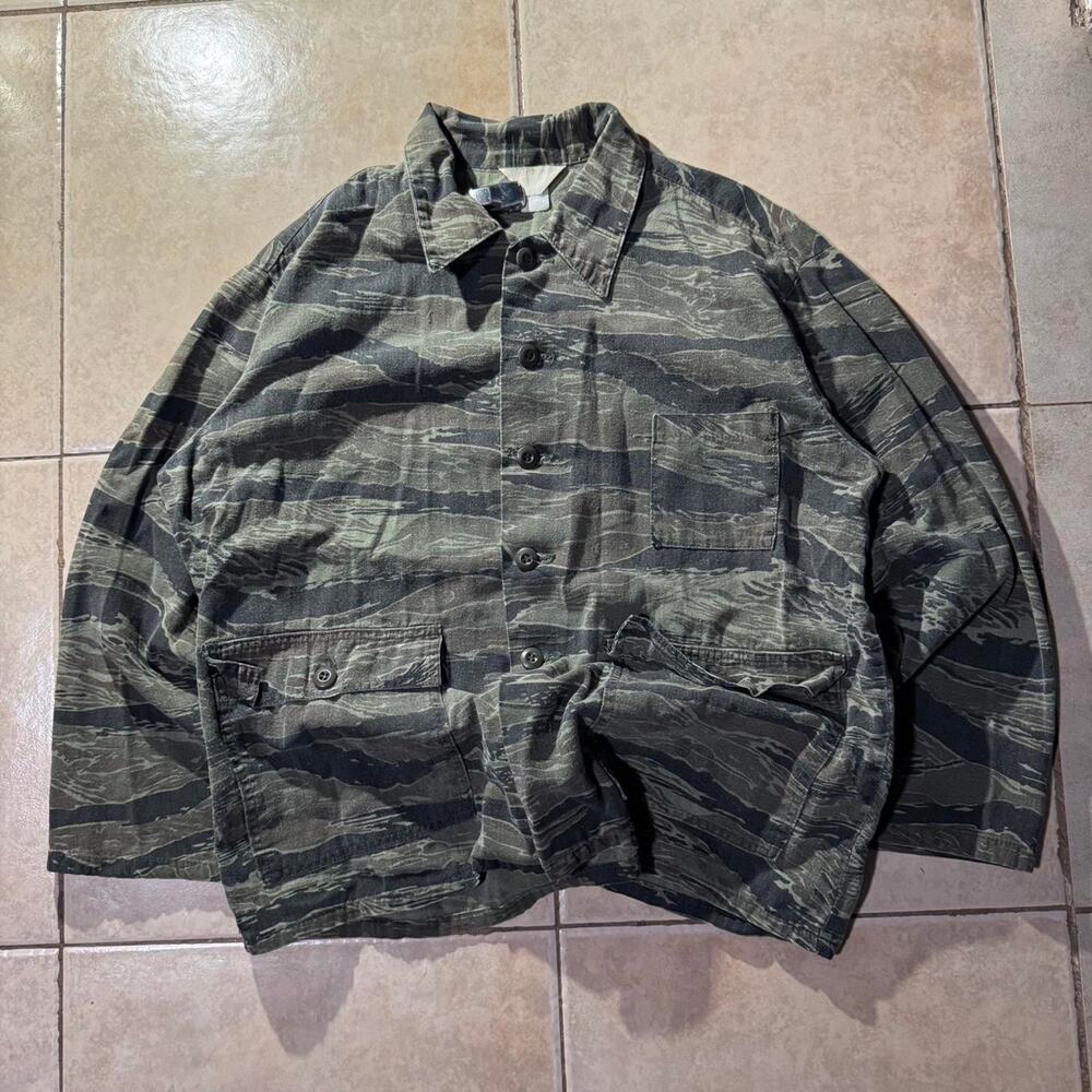 80s vintage 90s military camo button Up Chore shirts Size M in mens